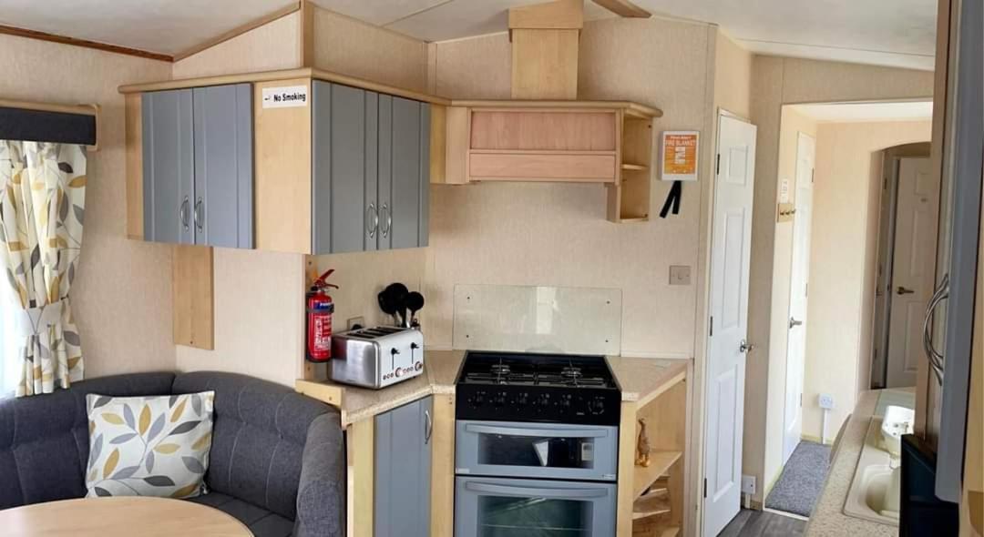 Dees Caravan Lettings Kingfisher Elm 453 Инголдмелс Екстериор снимка