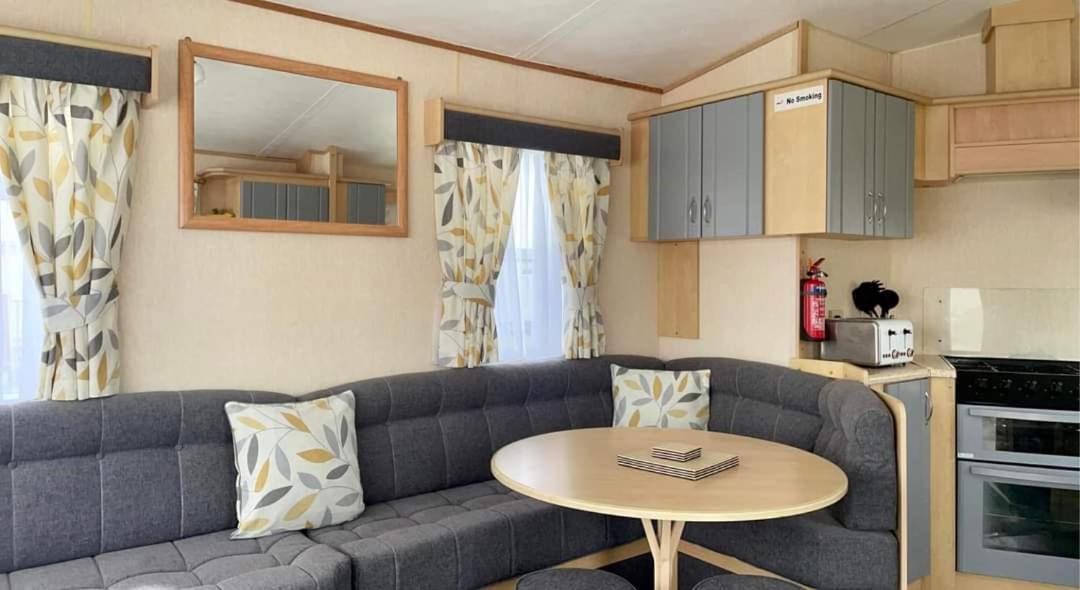 Dees Caravan Lettings Kingfisher Elm 453 Инголдмелс Екстериор снимка