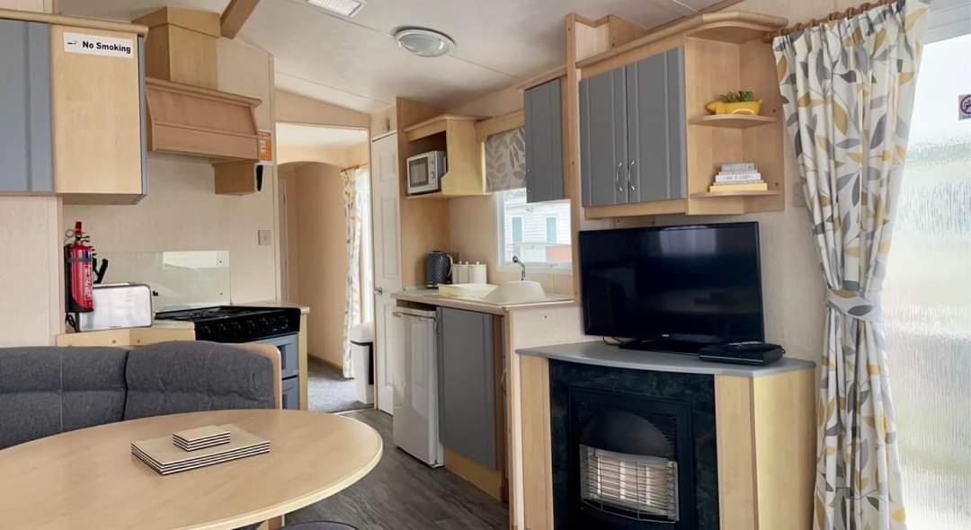 Dees Caravan Lettings Kingfisher Elm 453 Инголдмелс Екстериор снимка
